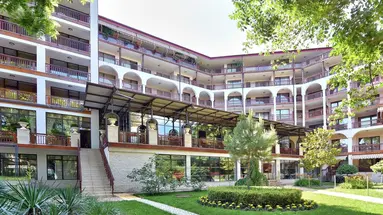 Estreya Palace & Residence