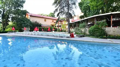 Estreya Palace & Residence
