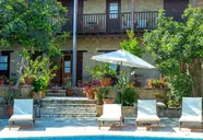 Eveleos Country House