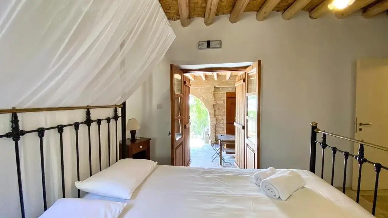 Eveleos Country House