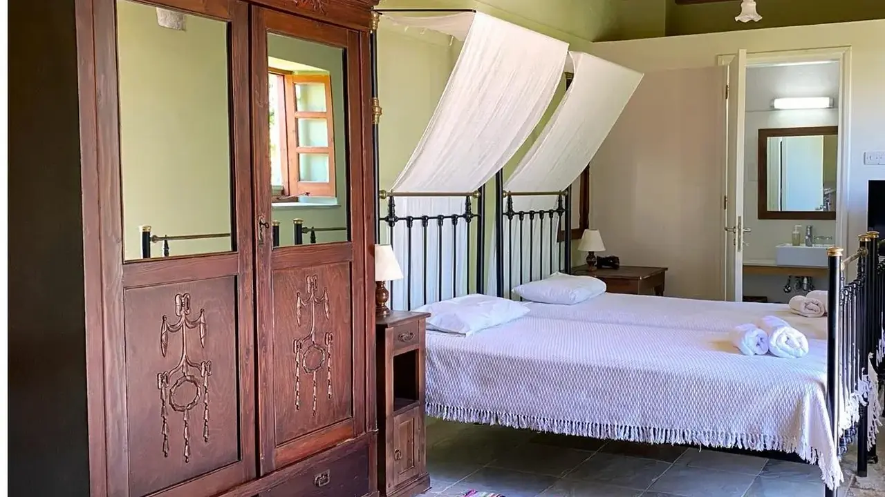 Eveleos Country House