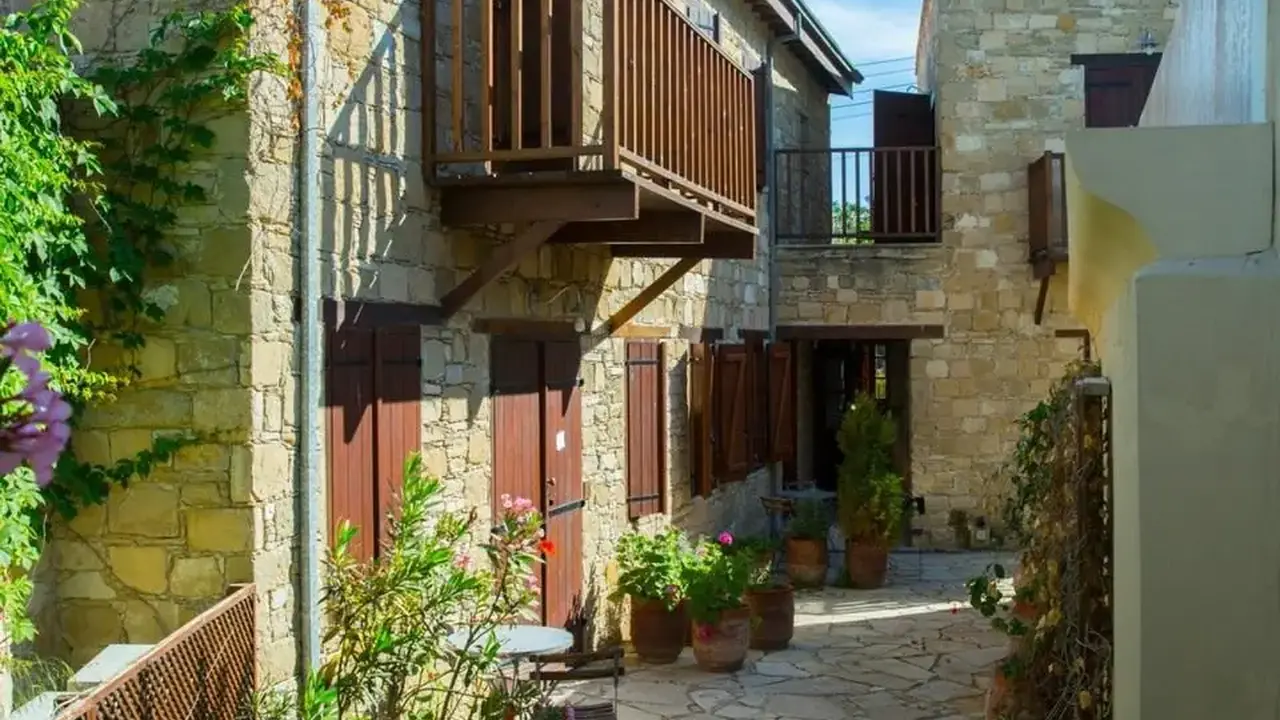 Eveleos Country House