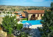 Eveleos Country House
