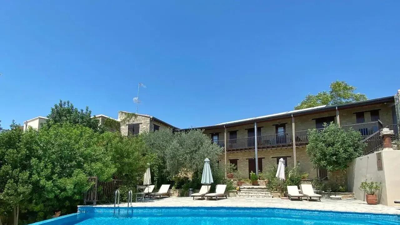 Eveleos Country House