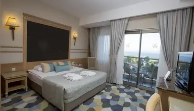 Fame Residence Lara