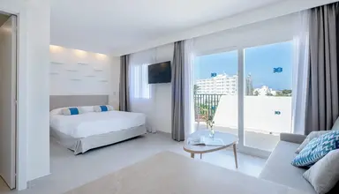 Fergus Carema Beach Menorca
