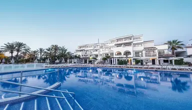 Fergus Style Bahamas 