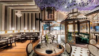 FIVE Luxe