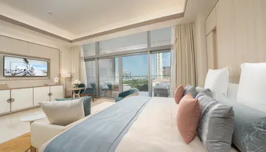 FIVE Luxe