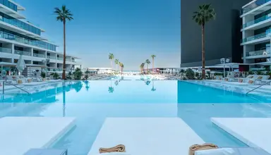 FIVE Luxe