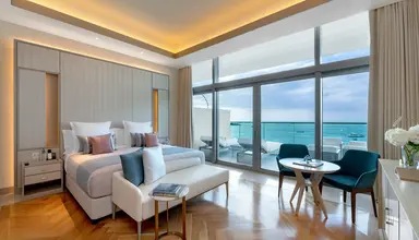 FIVE Luxe