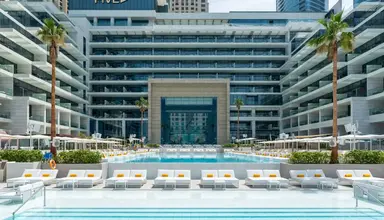 FIVE Luxe