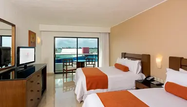 Flamingo Cancun Resort & Plaza