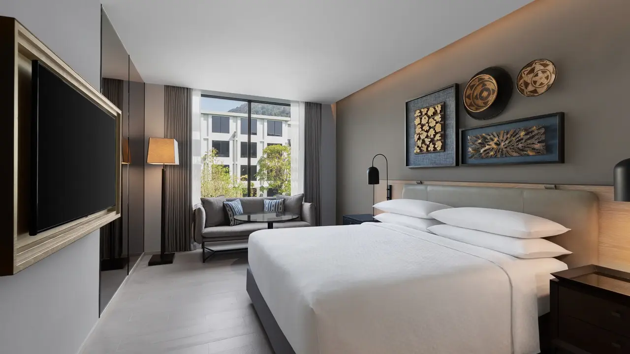 Four Points by Sheraton Phuket Patong Beach Resort