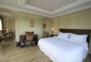 Four Seasons Place