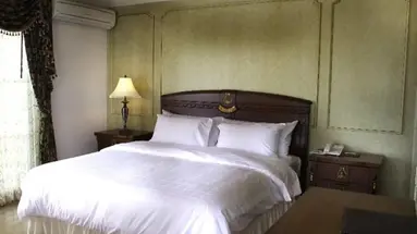 Four Seasons Place