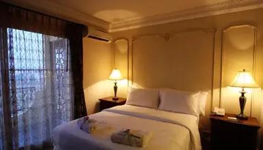 Four Seasons Place