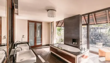 Four Seasons Resort at Anahita