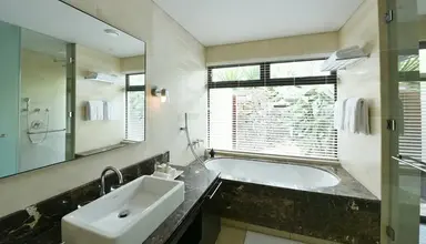 Four Seasons Resort at Anahita