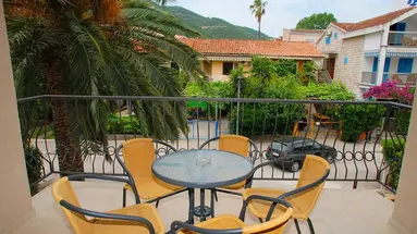 Franeta Apartments