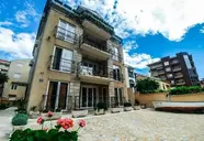 Franeta Apartments