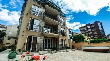 Franeta Apartments