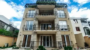 Franeta Apartments