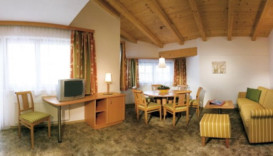Franz-Josef Apart