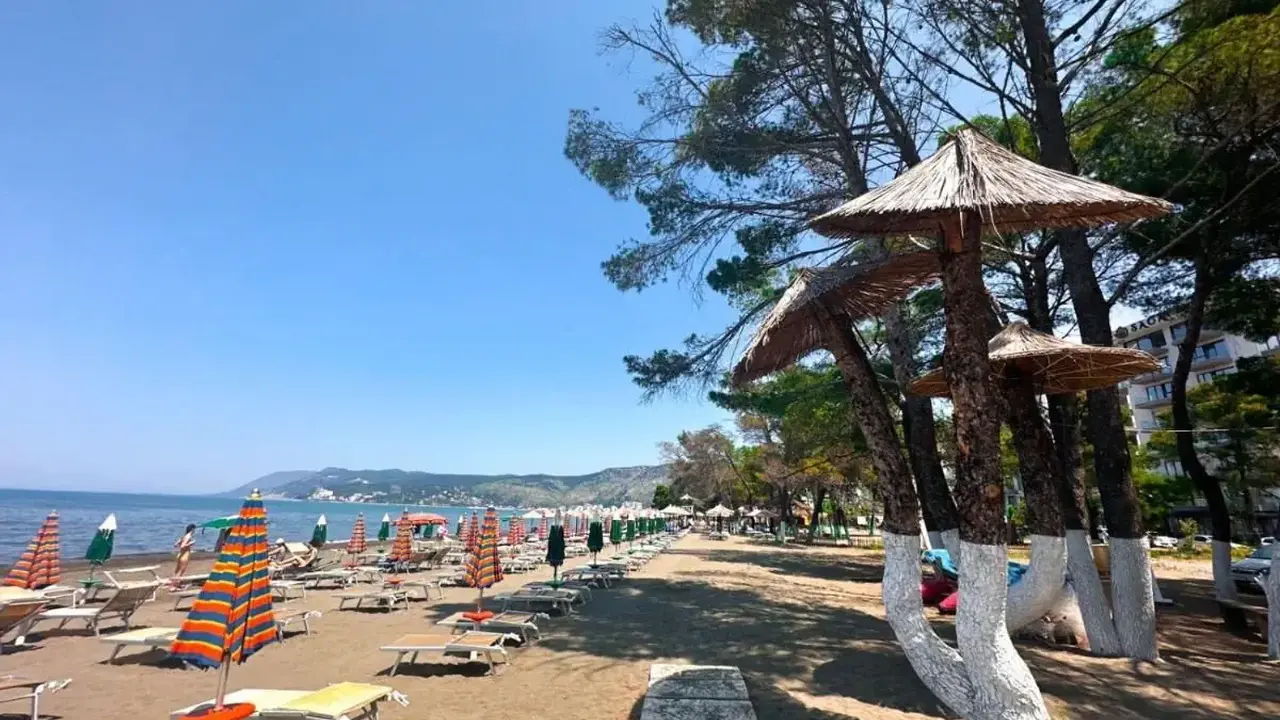 Frojd Kune Resort Beach