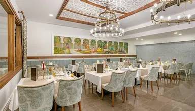 Glamour Resort & Spa