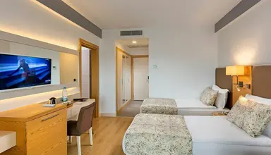 Glamour Resort & Spa