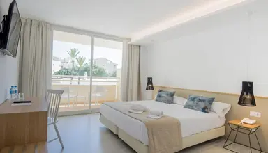 Globales Cala Bona Suites