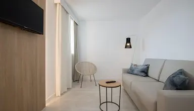 Globales Cala Bona Suites