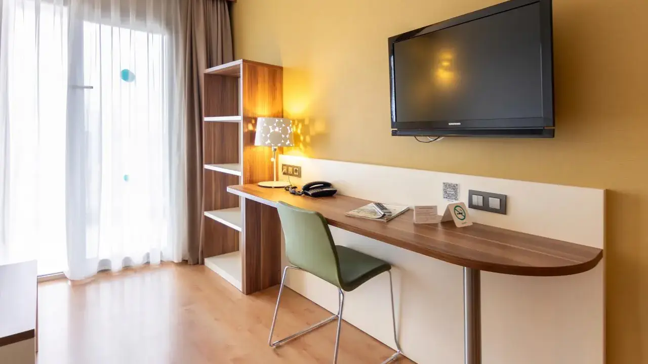 Golden Avenida Suites
