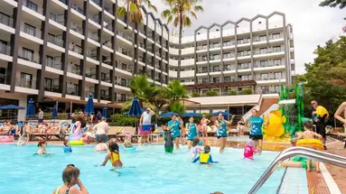 Golden Avenida Suites