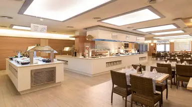 Golden Avenida Suites