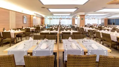 Golden Avenida Suites