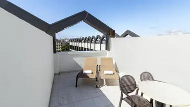 Golden Avenida Suites
