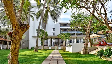 Goldi Sands