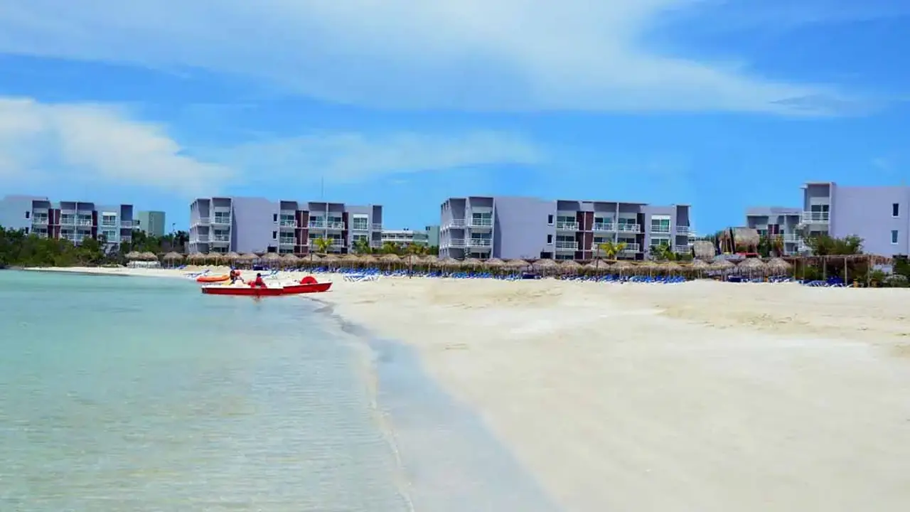 Grand Aston Cayo Las Brujas Beach Resort
