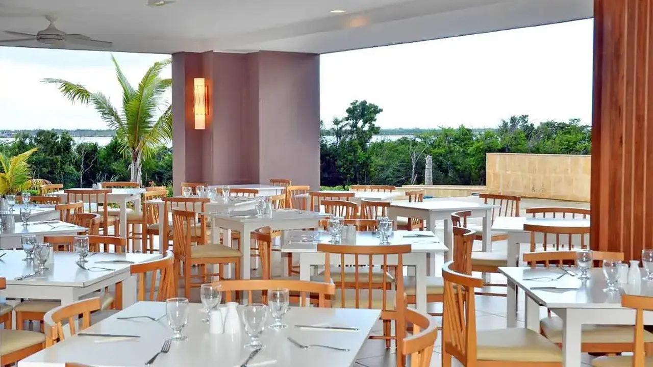 Grand Aston Cayo Las Brujas Beach Resort