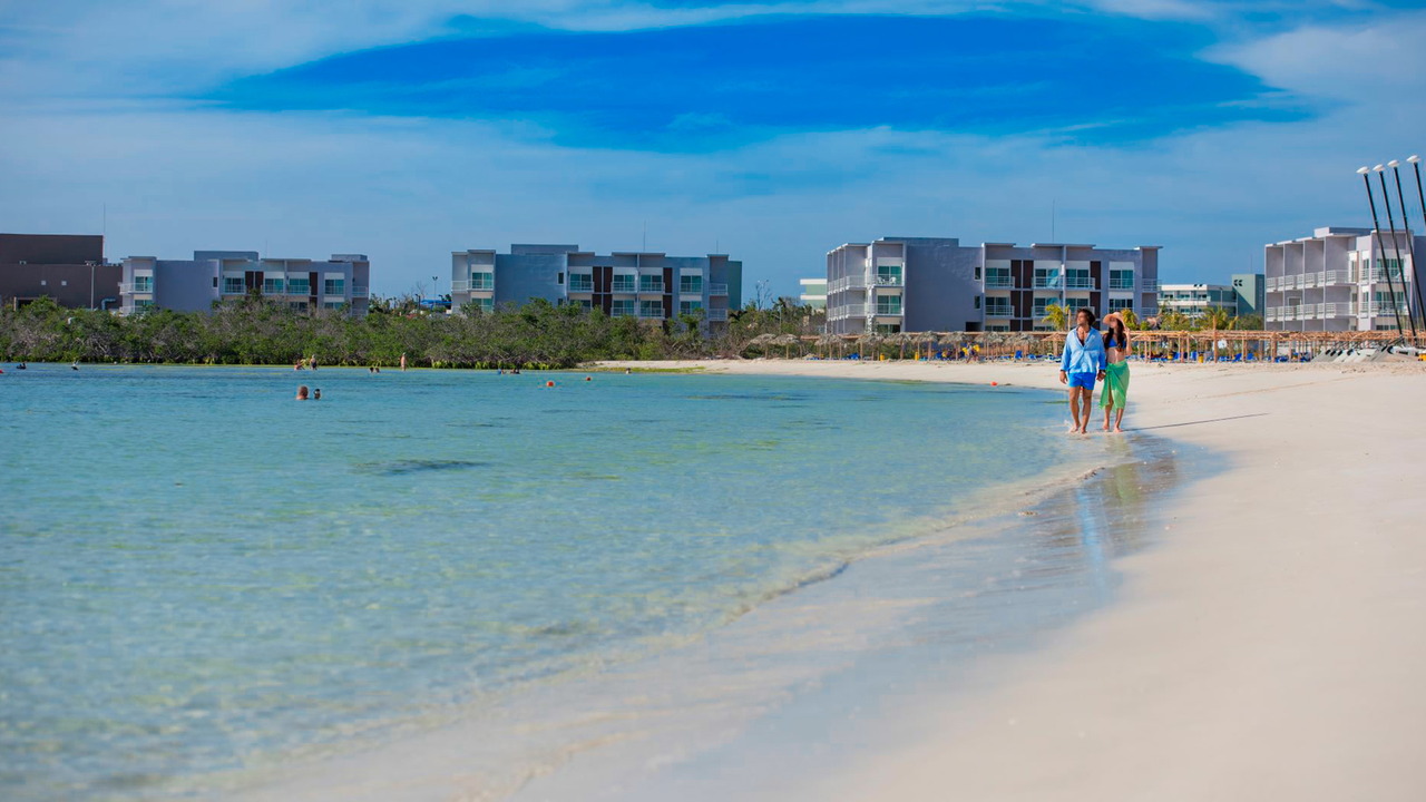 Grand Aston Fiesta Cayo Las Brujas Resort & Spa