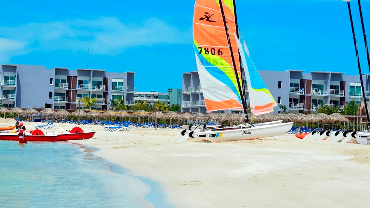 Grand Aston Fiesta Cayo Las Brujas Resort & Spa