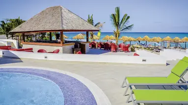 Grand Decameron Cornwall Beach