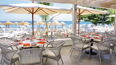 Grand Decameron Cornwall Beach