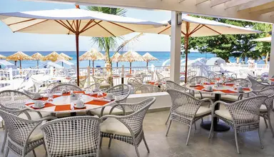 Grand Decameron Cornwall Beach