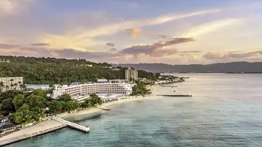 Grand Decameron Cornwall Beach