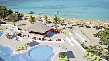 Grand Decameron Cornwall Beach