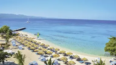 Grand Decameron Cornwall Beach