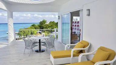 Grand Decameron Cornwall Beach